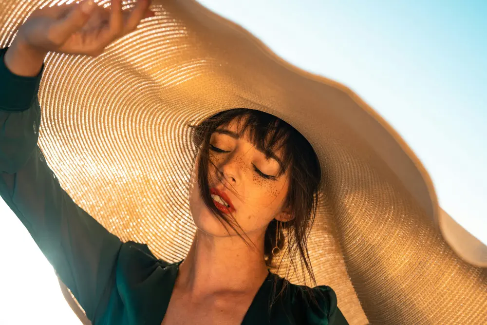 woman in large sun hat